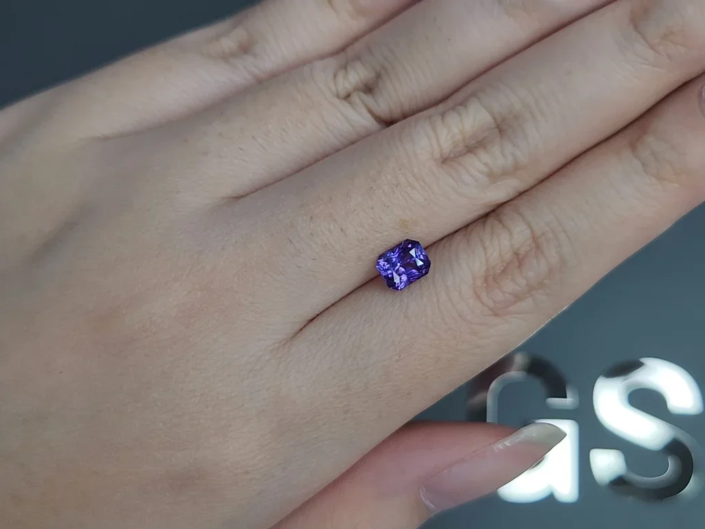 Unheated color change sapphire in radiant cut 1,15 carats, Sri Lanka Image №4