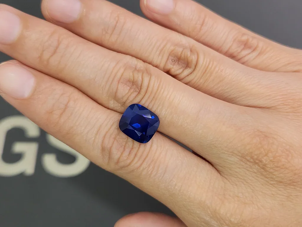 Unheated Royal Blue sapphire in cushion cut 5.26 carats, Madagascar  Image №2