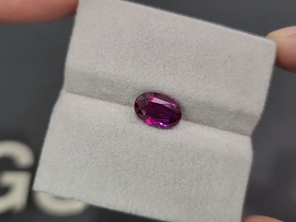 Unheated ruby oval cut  3.06 carats, Mozambique Image №4