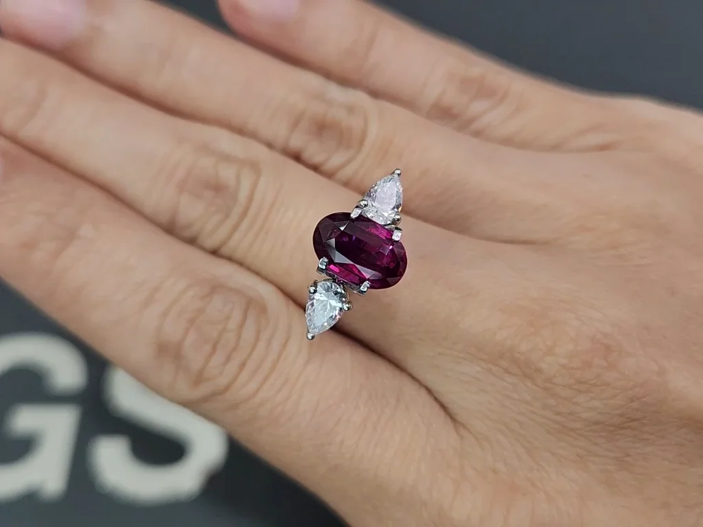 Unheated ruby oval cut  3.06 carats, Mozambique Image №5