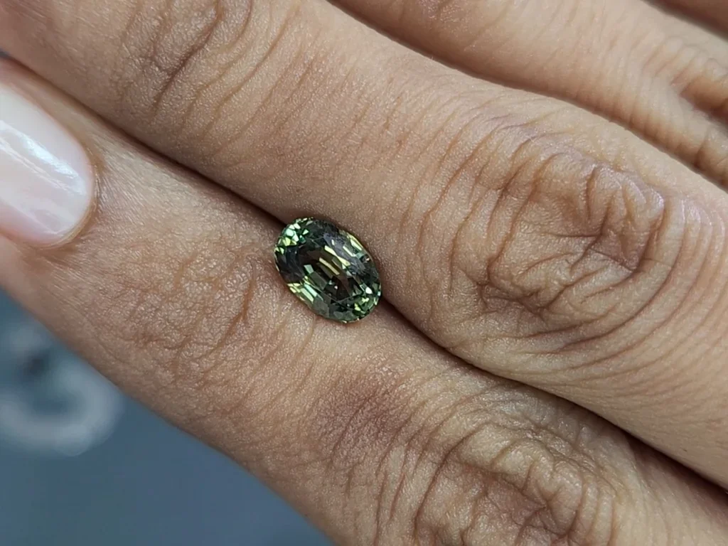 Green sapphire oval cut 1,55 carats, Sri Lanka Image №2