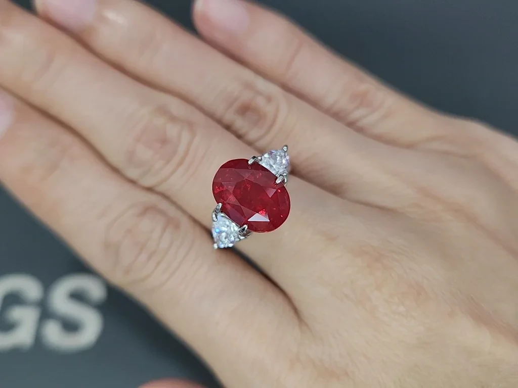 Red spinel oval cut 6.01 carats, Tanzania Image №3