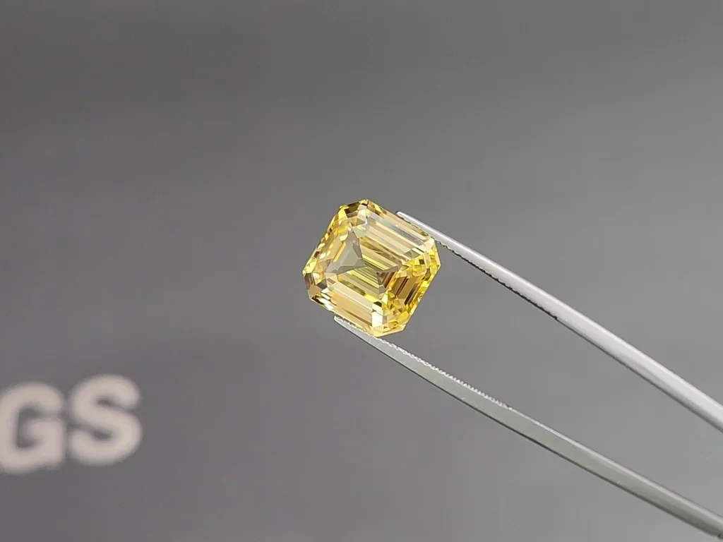 Unheated Intense Yellow sapphire in octagon 13.07 carats, Sri Lanka Image №3