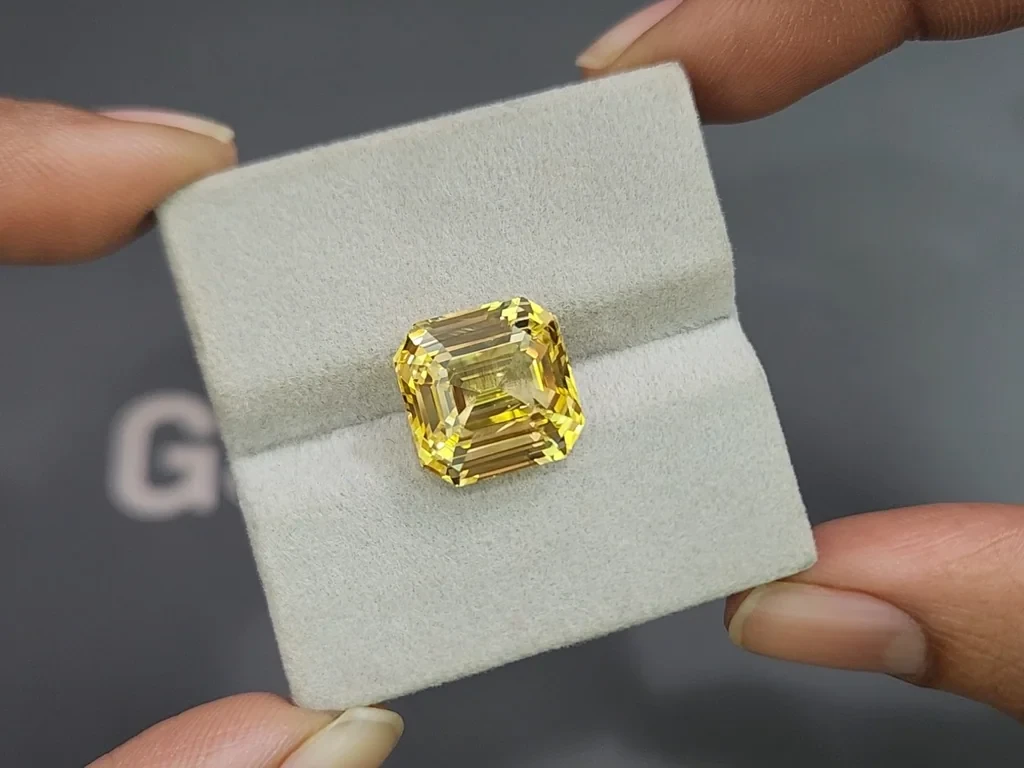 Unheated Intense Yellow sapphire in octagon 13.07 carats, Sri Lanka Image №4