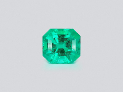 Vivid Green Emerald with rare Mariposa effect in octagon cut 5.16 Carats, Colombia photo