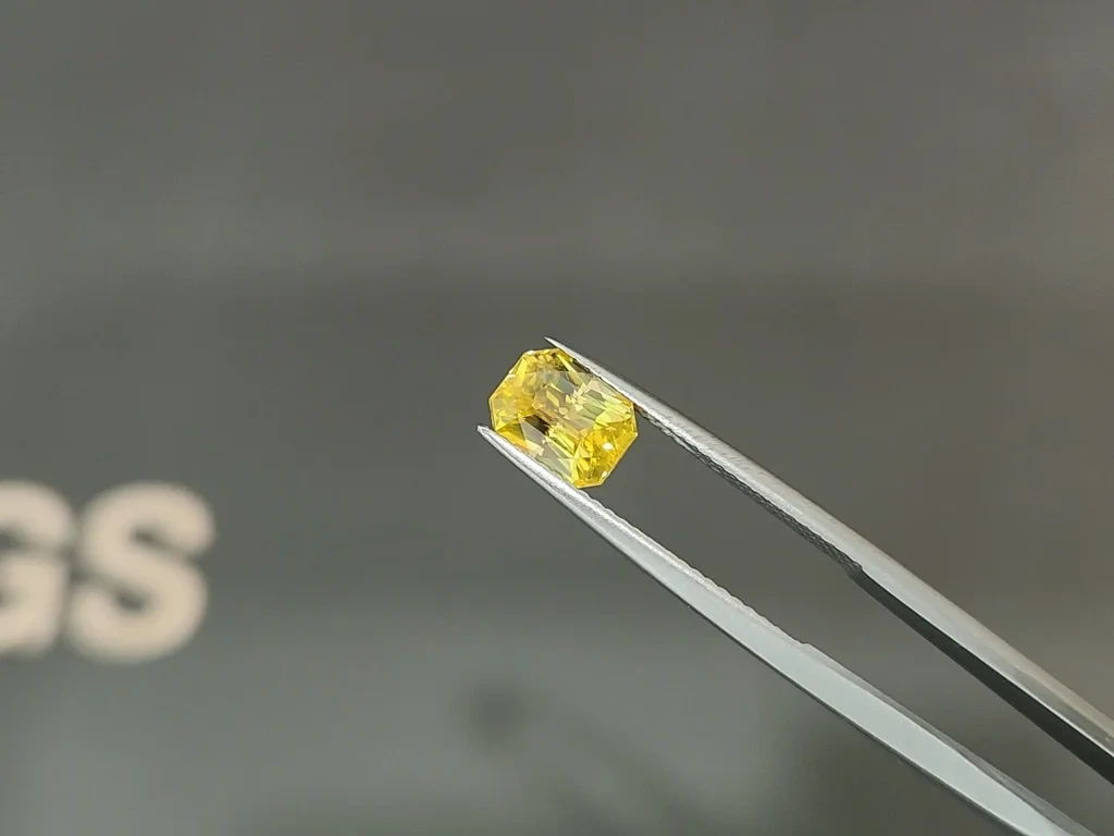 Sapphire Vivid Yellow radiant cut 2.18 carats, Sri Lanka Image №3