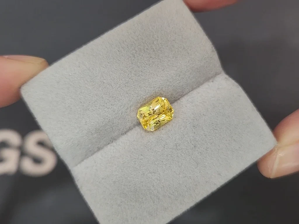 Sapphire Vivid Yellow radiant cut 2.18 carats, Sri Lanka Image №4