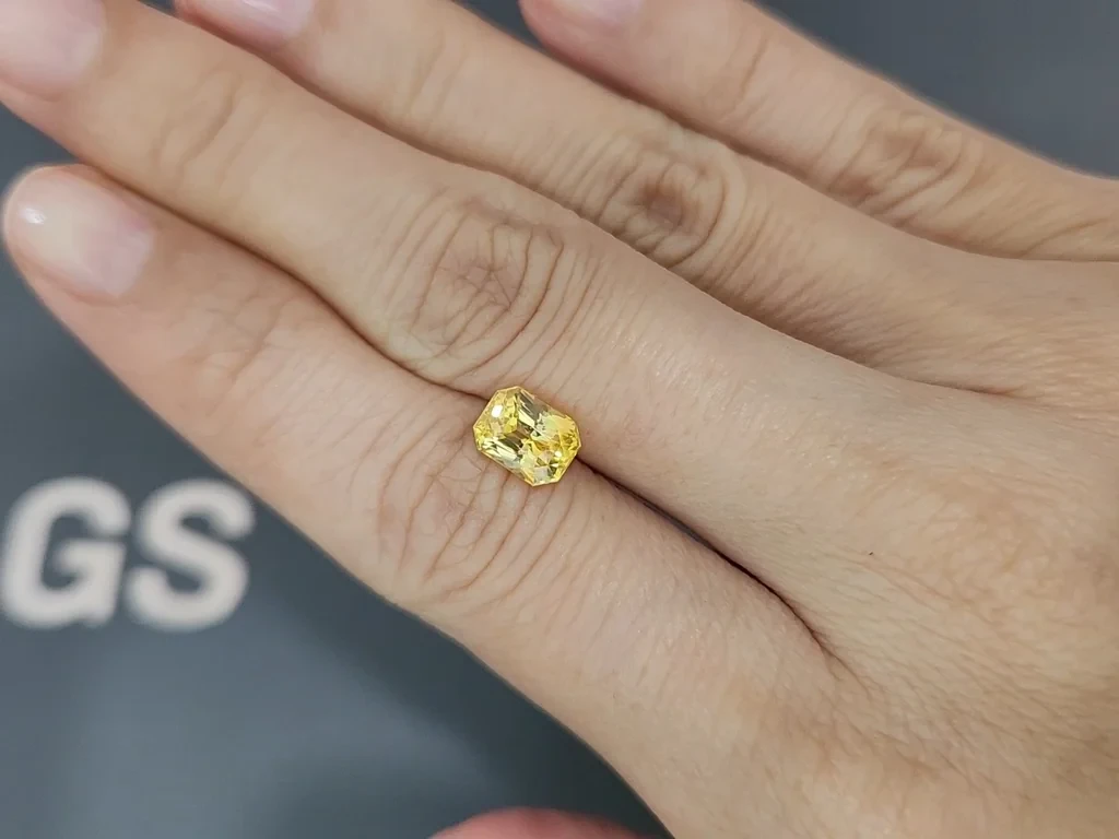 Sapphire Vivid Yellow radiant cut 2.18 carats, Sri Lanka Image №2