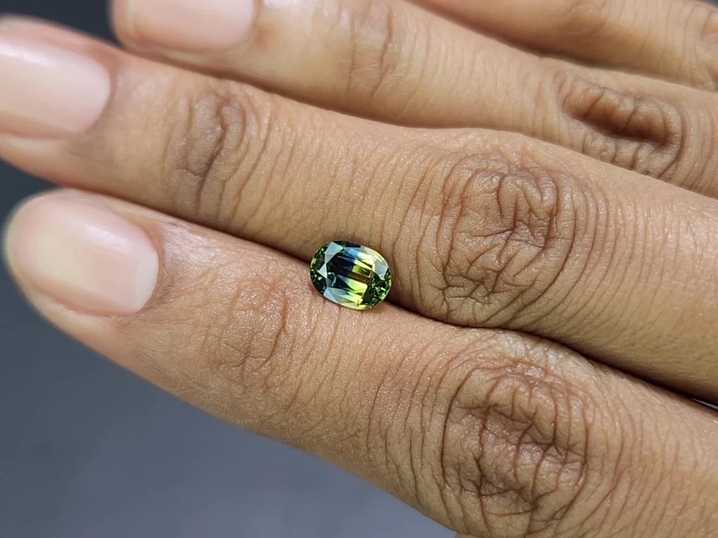 Unheated sapphire Bi-color oval cut 1.27 carats, Madagascar Image №2