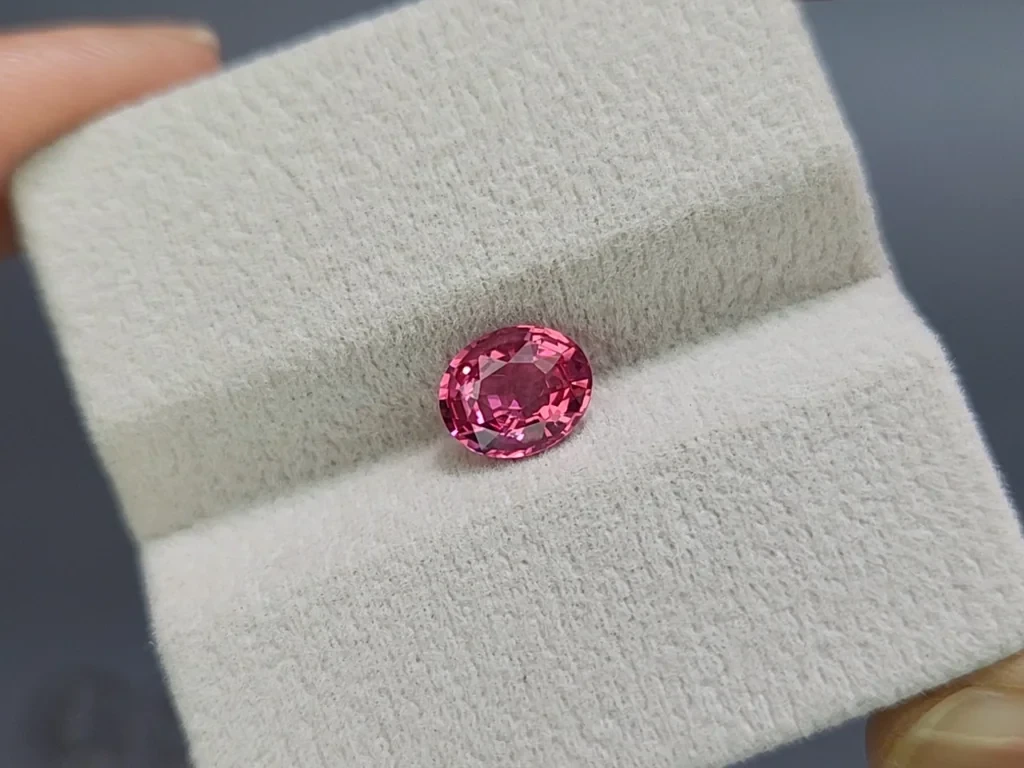 Spinel Vibrant Pink Mahenge oval cut 1.57 carats, Tanzania Image №4