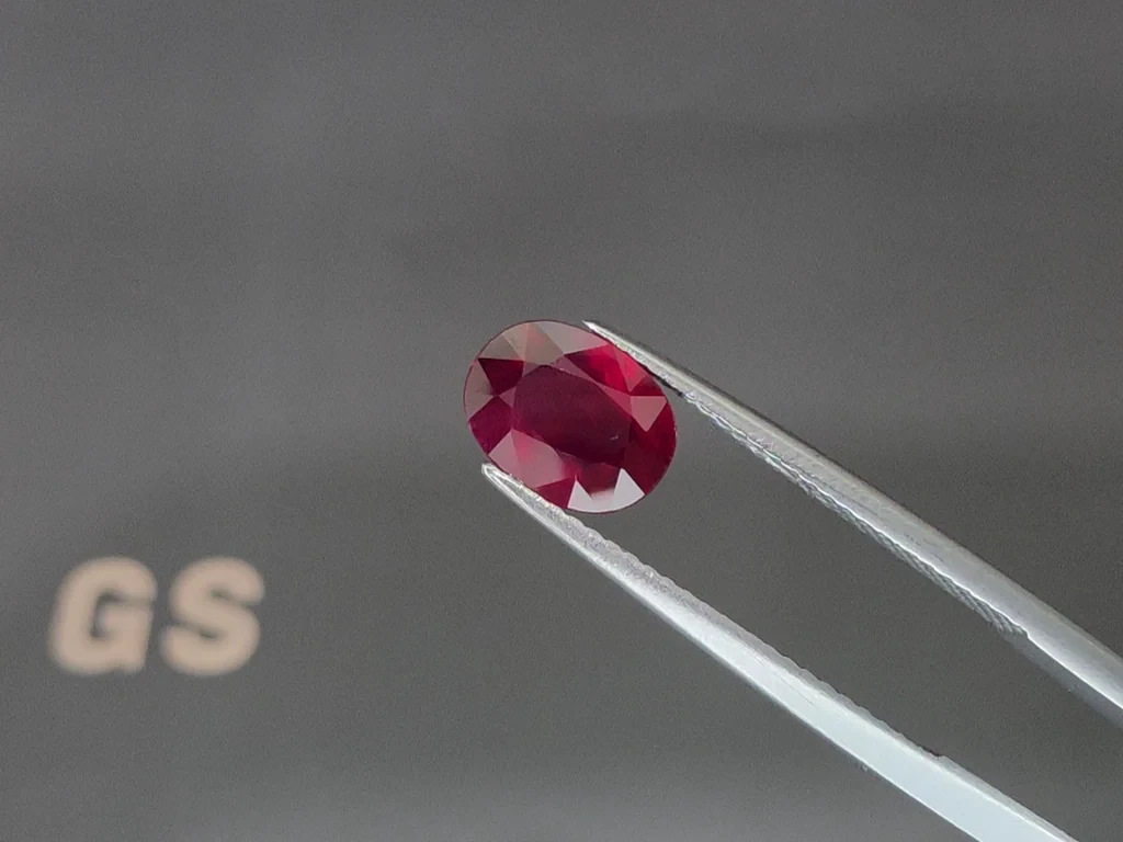 Unheated ruby Pigeon's blood oval cut 2.04 carats, Mozambique Image №3