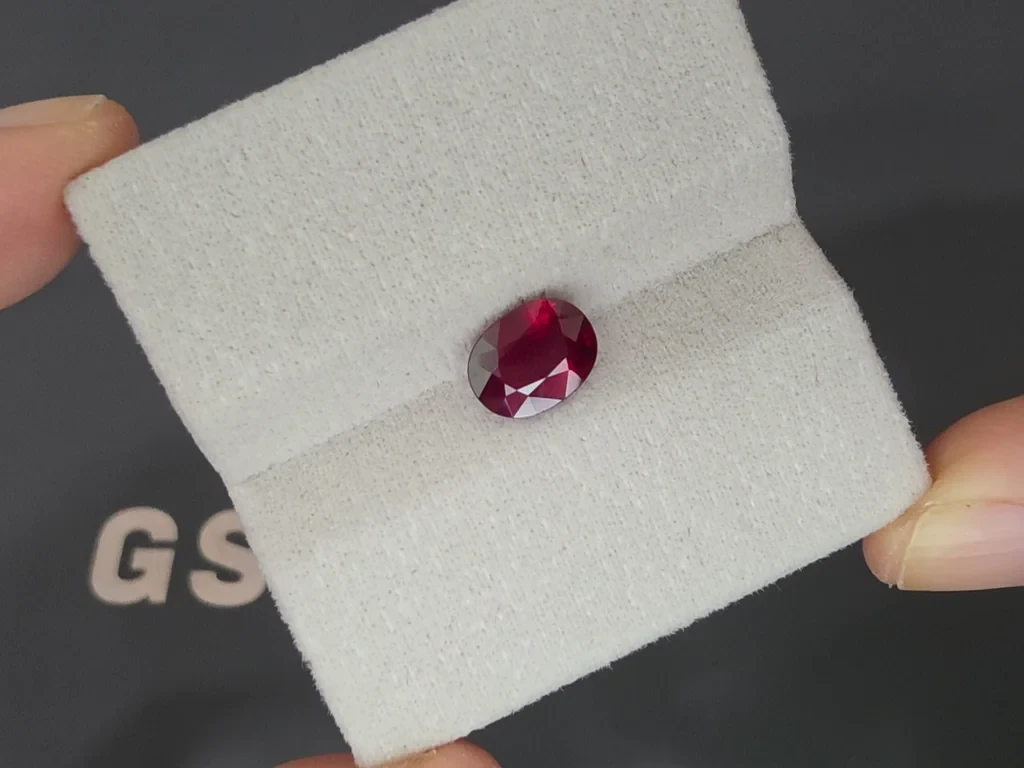 Unheated ruby Pigeon's blood oval cut 2.04 carats, Mozambique Image №4