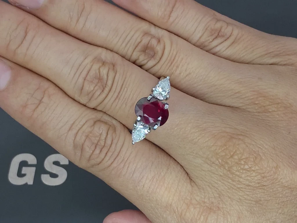 Unheated ruby Pigeon's blood oval cut 2.04 carats, Mozambique Image №5