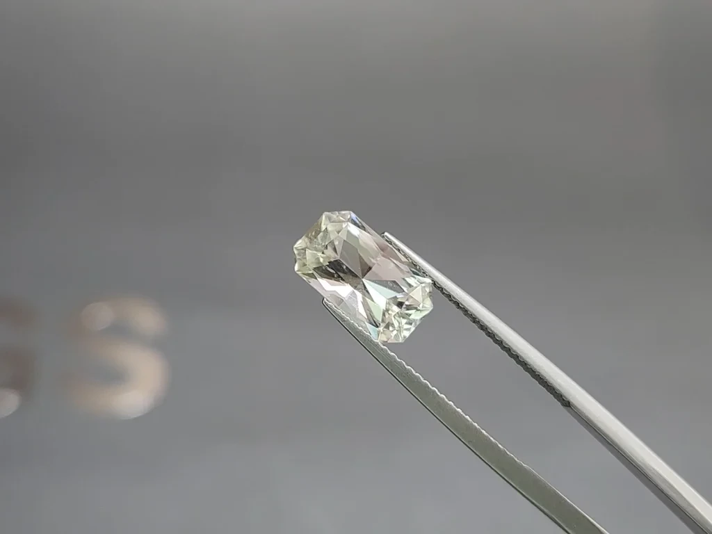 Kunzite radiant cut 3.16 carats, Pakistan Image №3