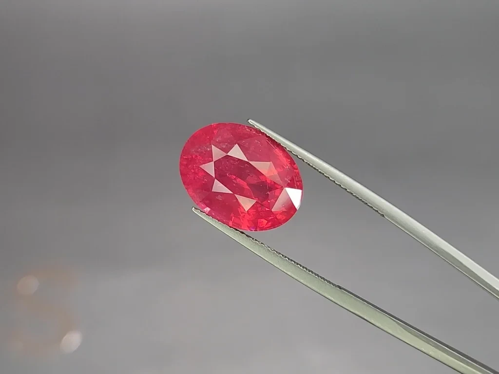 Mahenge spinel Vivid Pink oval cut 12.20 carats, Tanzania Image №3