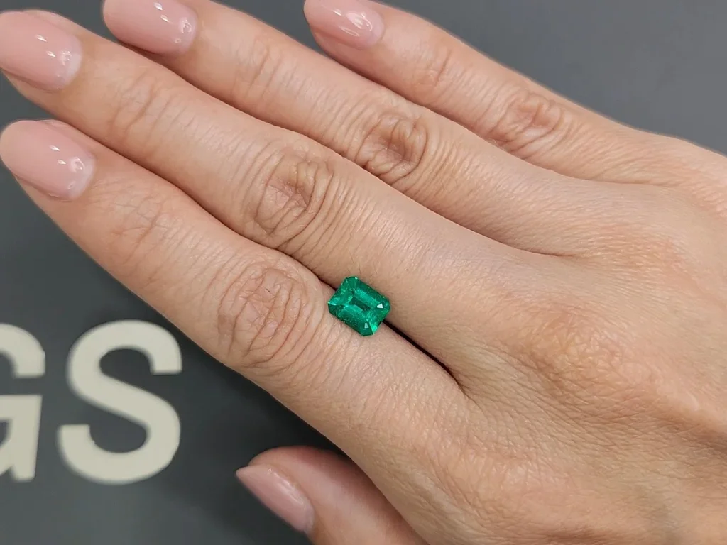 Vivid Muzo Green Emerald 1.23 ct, Colombia Image №2