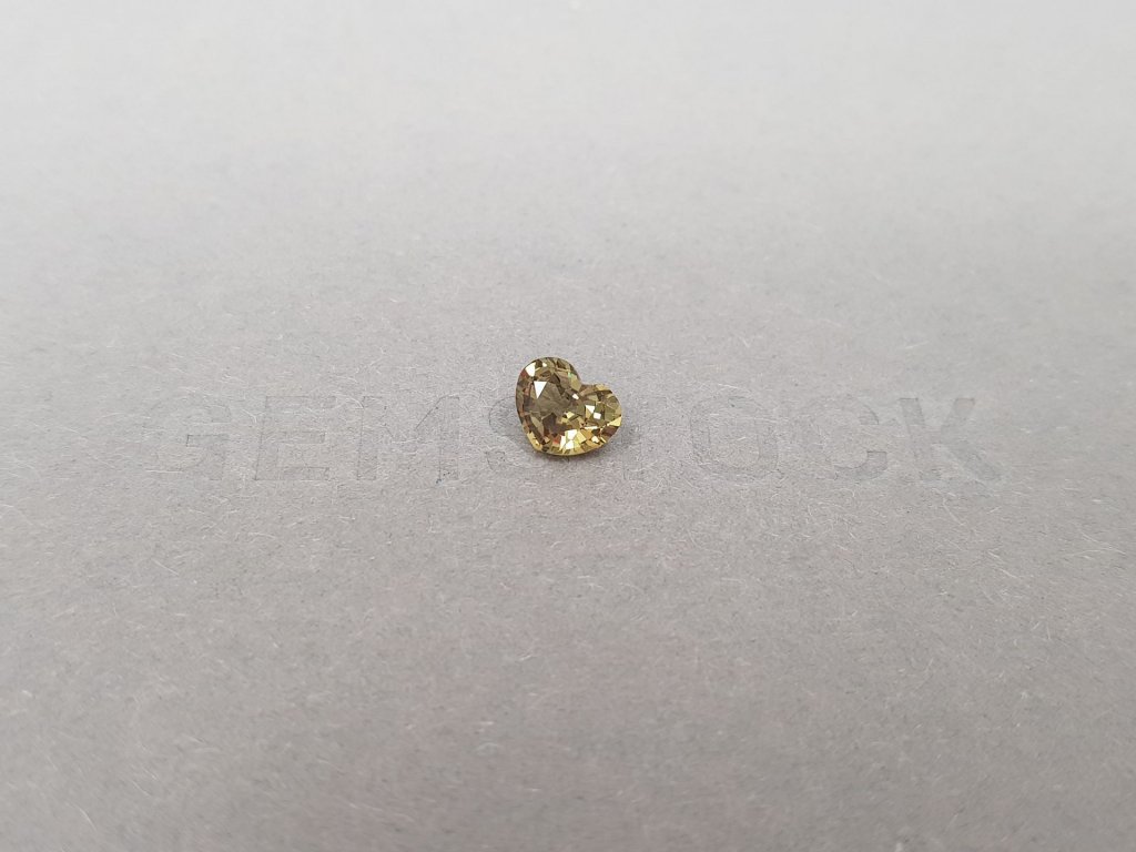 Yellowish green unheated sapphire in heart cut 1.02 ct, Madagascar  Image №2