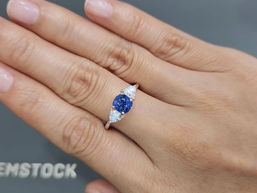Beyond rare vietnamese cobalt blue spinel in cushion cut 1.58 carats, Luc Yen  Image №5