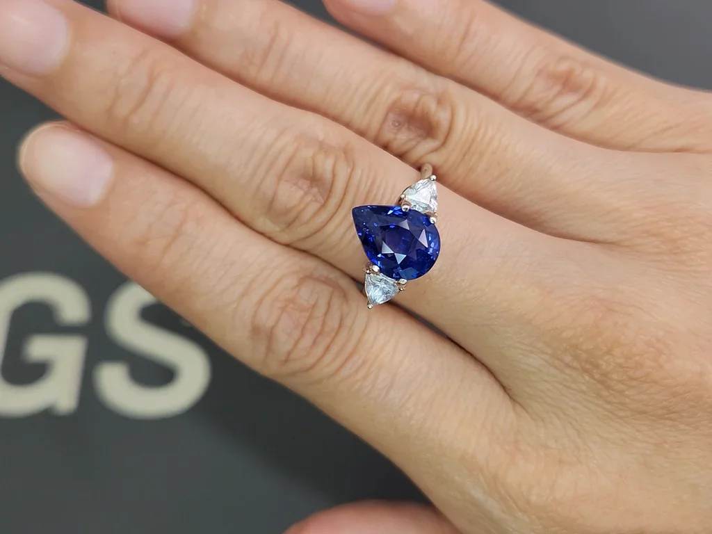 Unheated sapphire Royal Blue pear cut 5.07carats, Madagascar Image №5