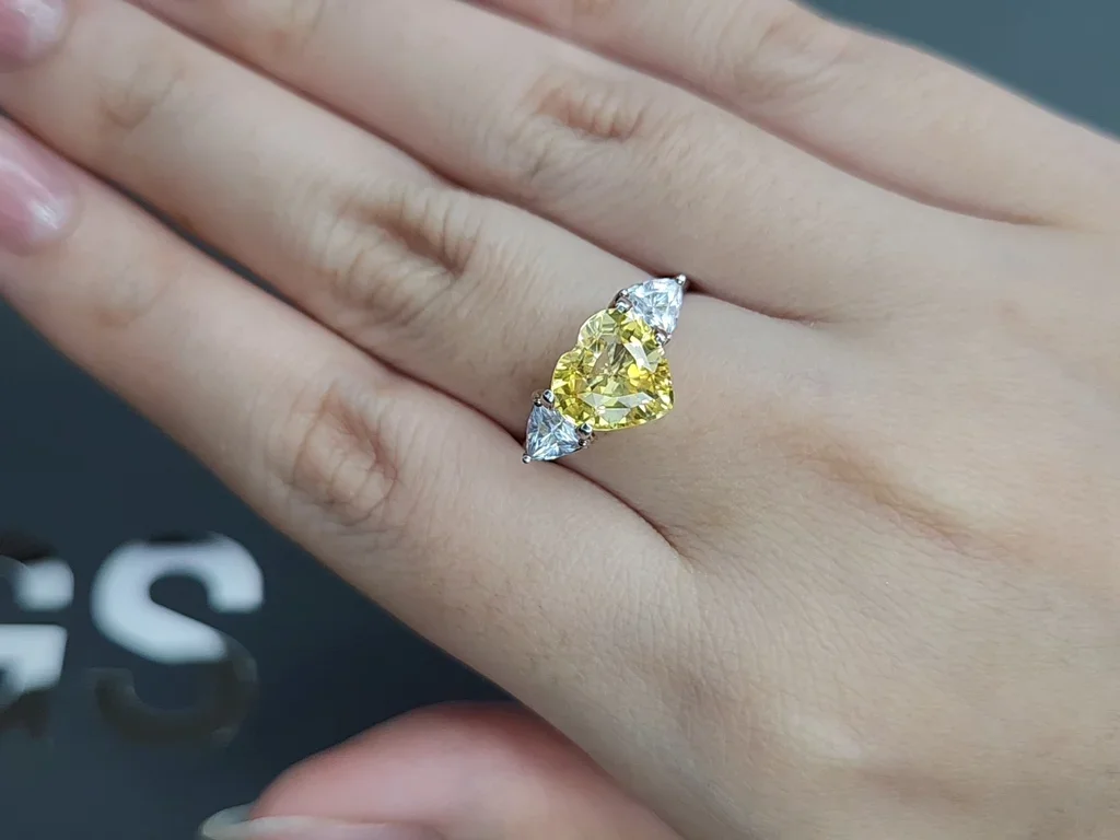 Yellow sapphire in heart shape 3.03 carats, Sri Lanka Image №5