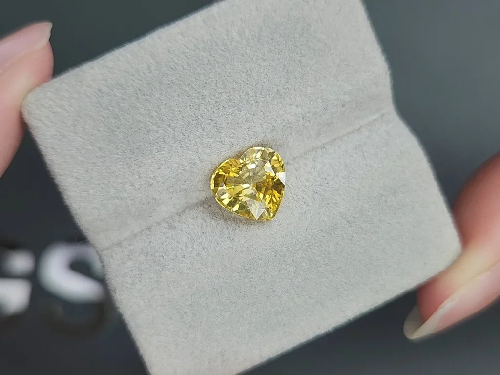 Yellow sapphire in heart shape 3.03 carats, Sri Lanka Image №4