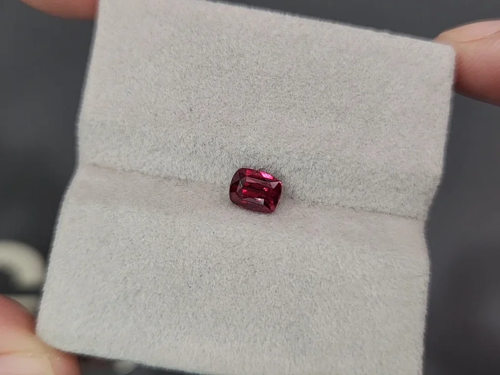 Unheated ruby cushion cut 1.03 carats, Mozambique Image №4