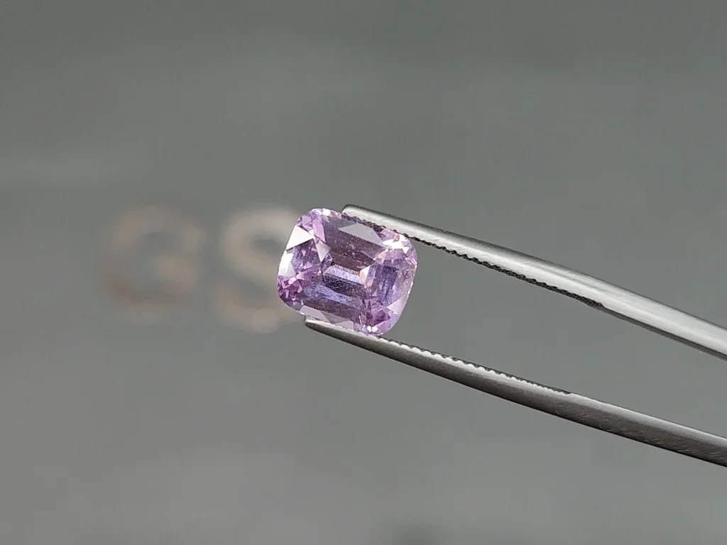 Lavender spinel cushion cut 3.43 carats, Burma Image №3