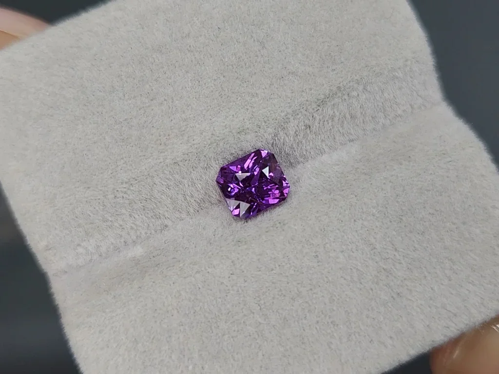 Unheated purple sapphire radiant cut 1.23 carats, Madagascar Image №4