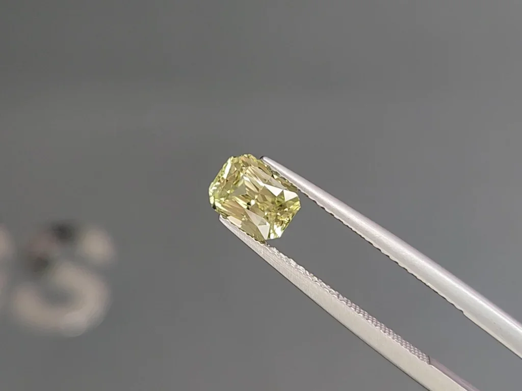 Sapphire Pastel Yellow radiant cut 1.78 carats, Sri Lanka Image №3