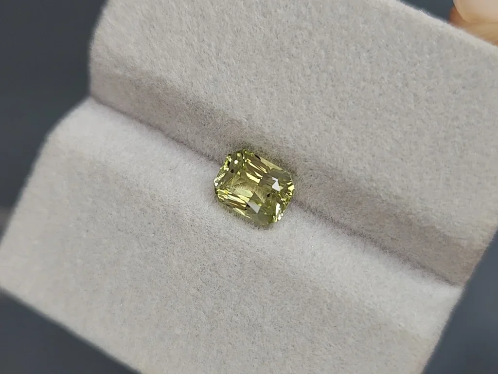 Sapphire Pastel Yellow radiant cut 1.78 carats, Sri Lanka Image №4