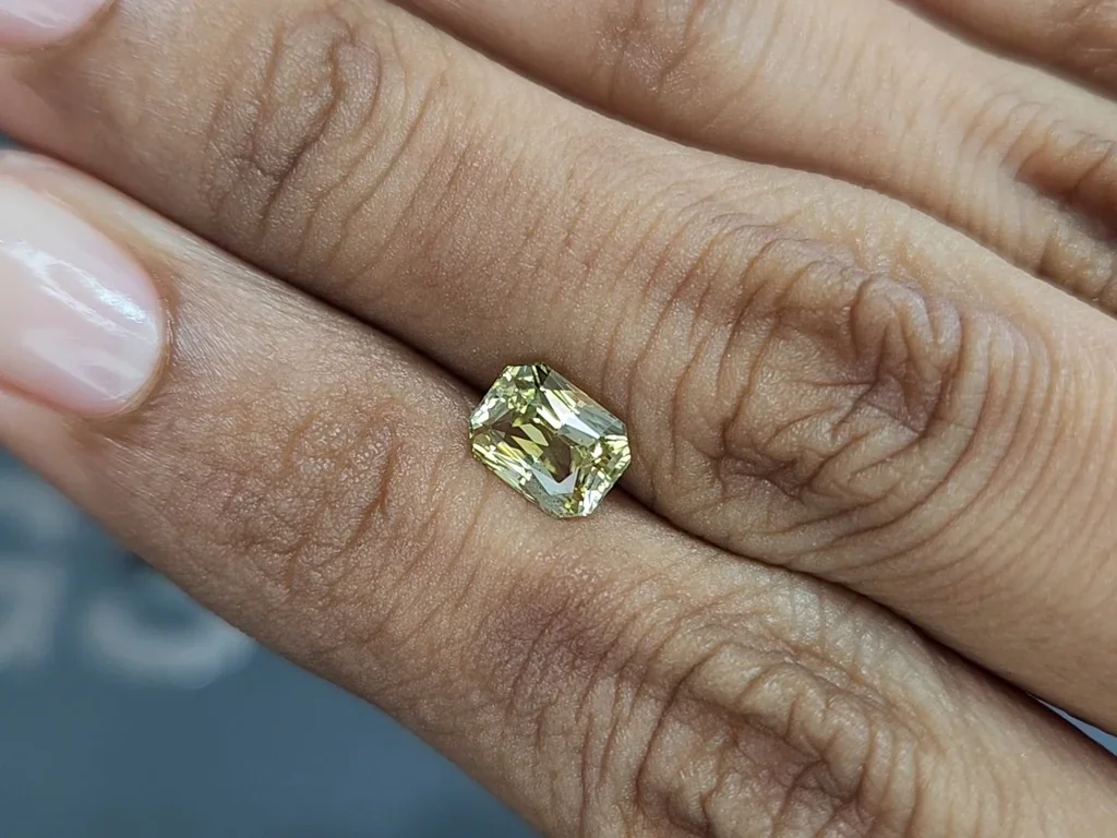 Sapphire Pastel Yellow radiant cut 1.78 carats, Sri Lanka Image №2