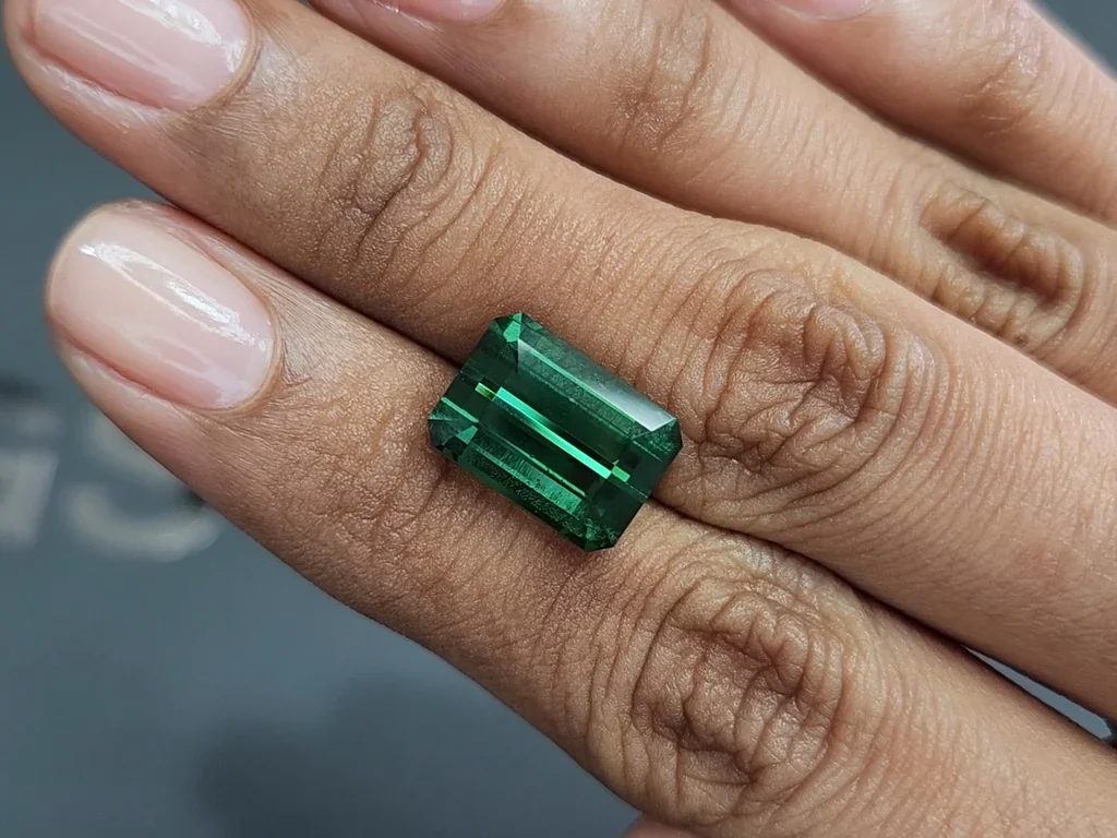 Green tourmaline octagon cut 8.15 carats, Africa Image №2