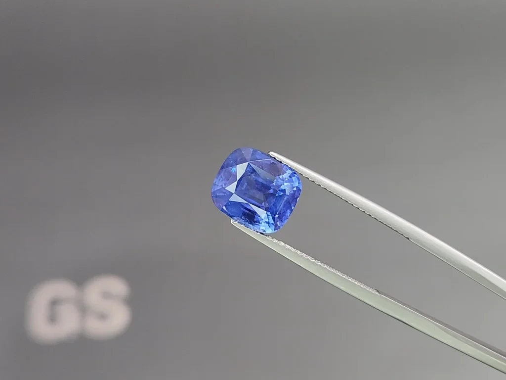 Unheated Cornflower Blue sapphire in cushion cut 7.05 carats, Sri Lanka Image №3