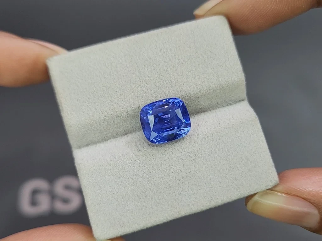 Unheated Cornflower Blue sapphire in cushion cut 7.05 carats, Sri Lanka Image №4