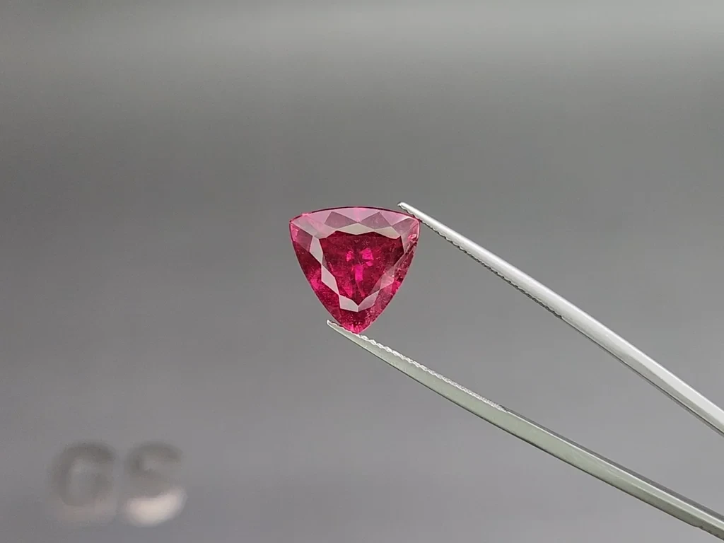 Tourmaline rubellite trillion cut 6.68 carats, Africa Image №3