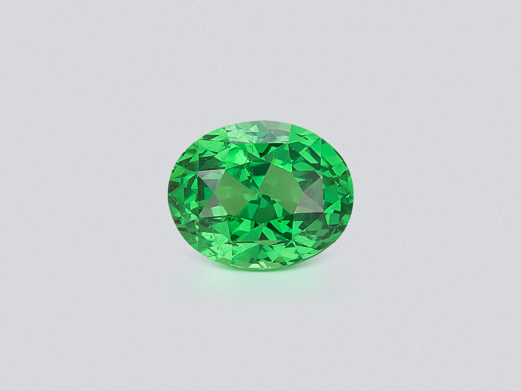 Garnet tsavorite oval cut 2.55 carats,  Africa Image №1