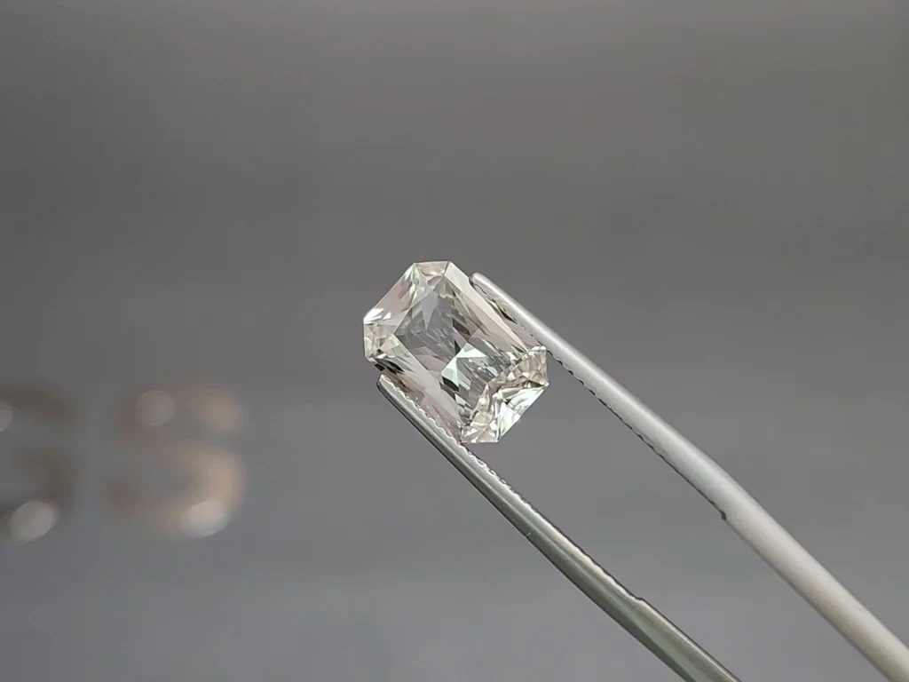 Kunzite light green radiant cut 3.09 carats, Pakistan Image №3
