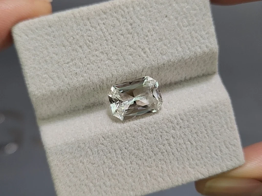 Kunzite light green radiant cut 3.09 carats, Pakistan Image №4
