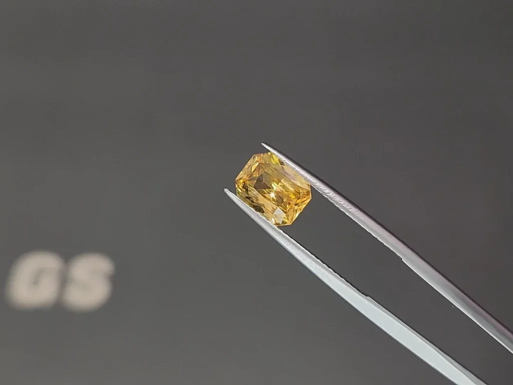 Sapphire Vivid Yellow radiant cut 2.53 carats, Sri Lanka Image №3