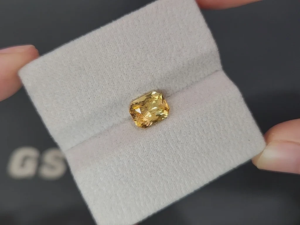 Sapphire Vivid Yellow radiant cut 2.53 carats, Sri Lanka Image №4