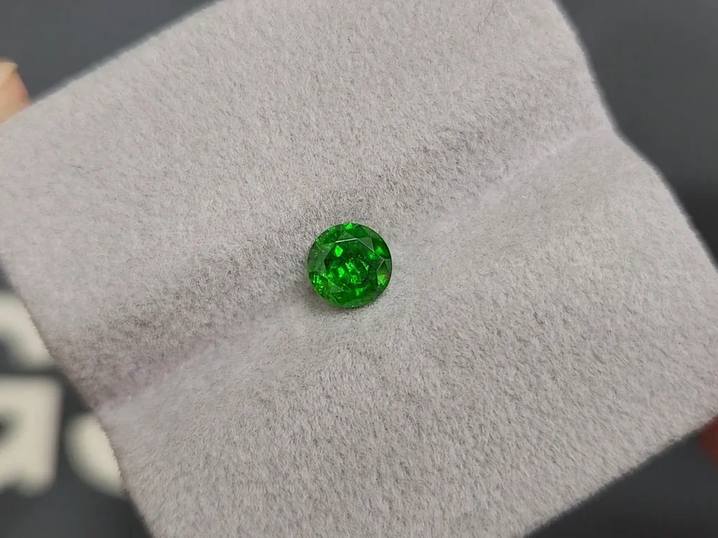 Ural demantoid cut round 0.89 ct Image №4
