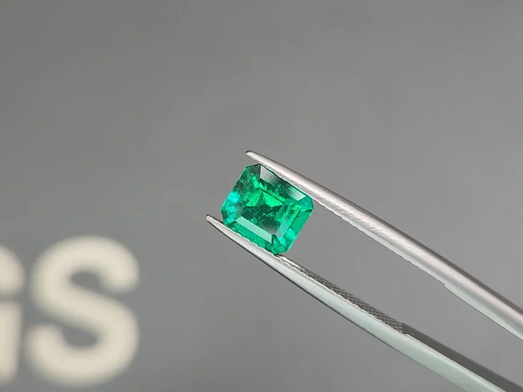Colombian Muzo Green emerald octagon shape 1.36 ct Image №3