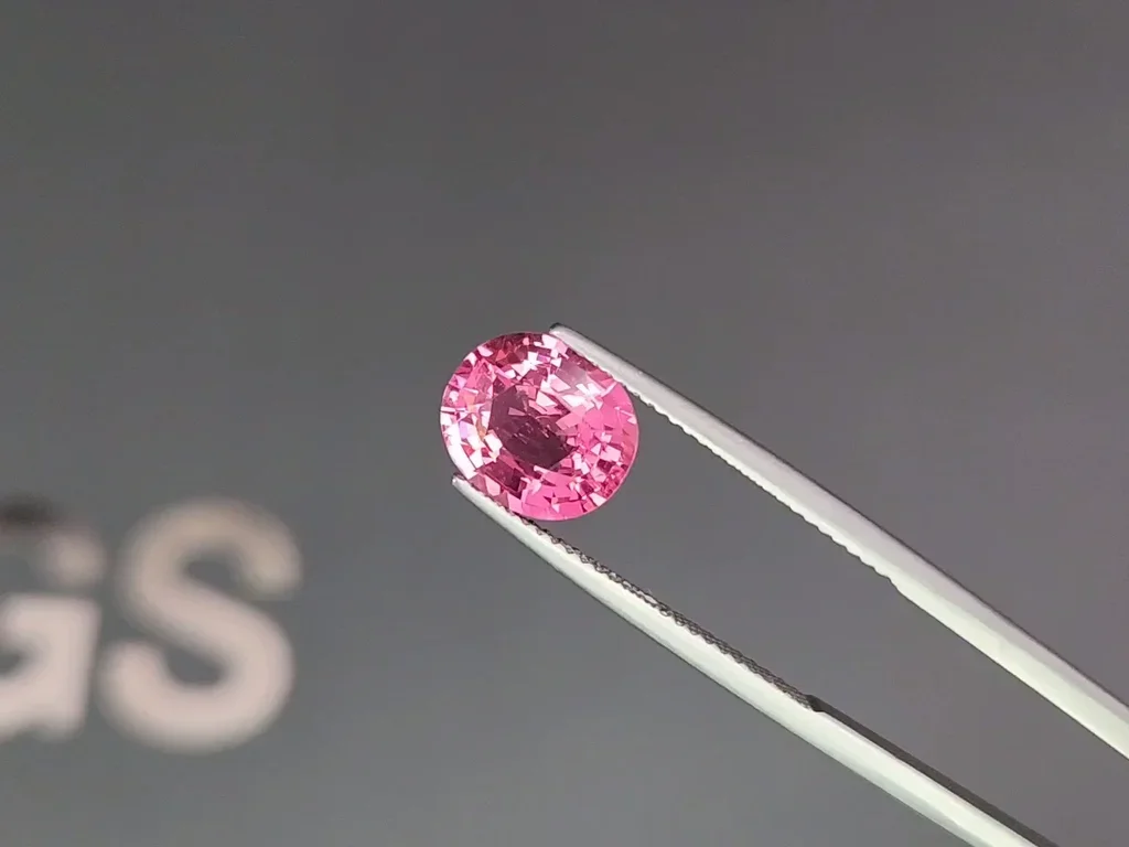 Unique Mansin vivid pink spinel 3.24 carat in oval cut, Burma Image №3