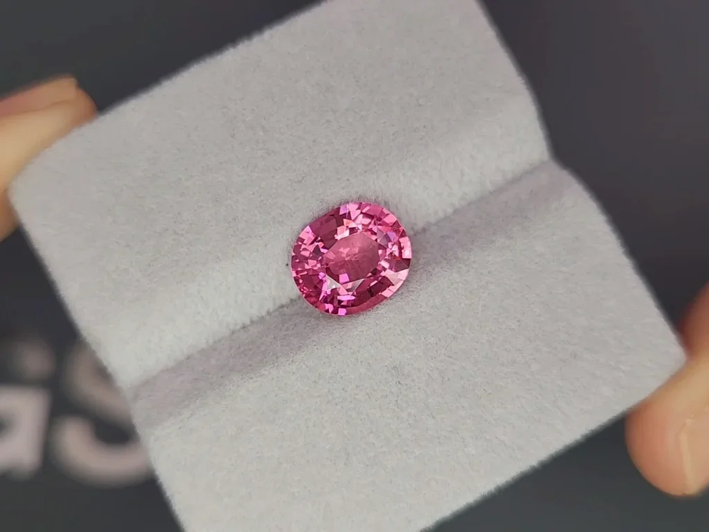 Unique Mansin vivid pink spinel 3.24 carat in oval cut, Burma Image №4