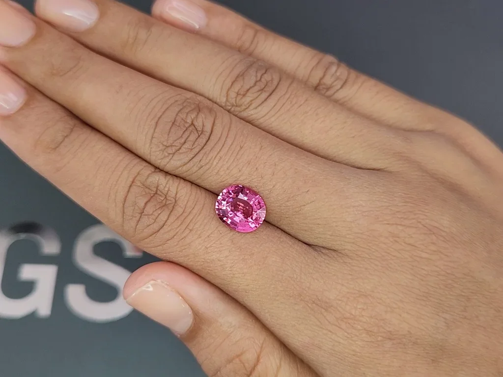 Unique Mansin vivid pink spinel 3.24 carat in oval cut, Burma Image №2