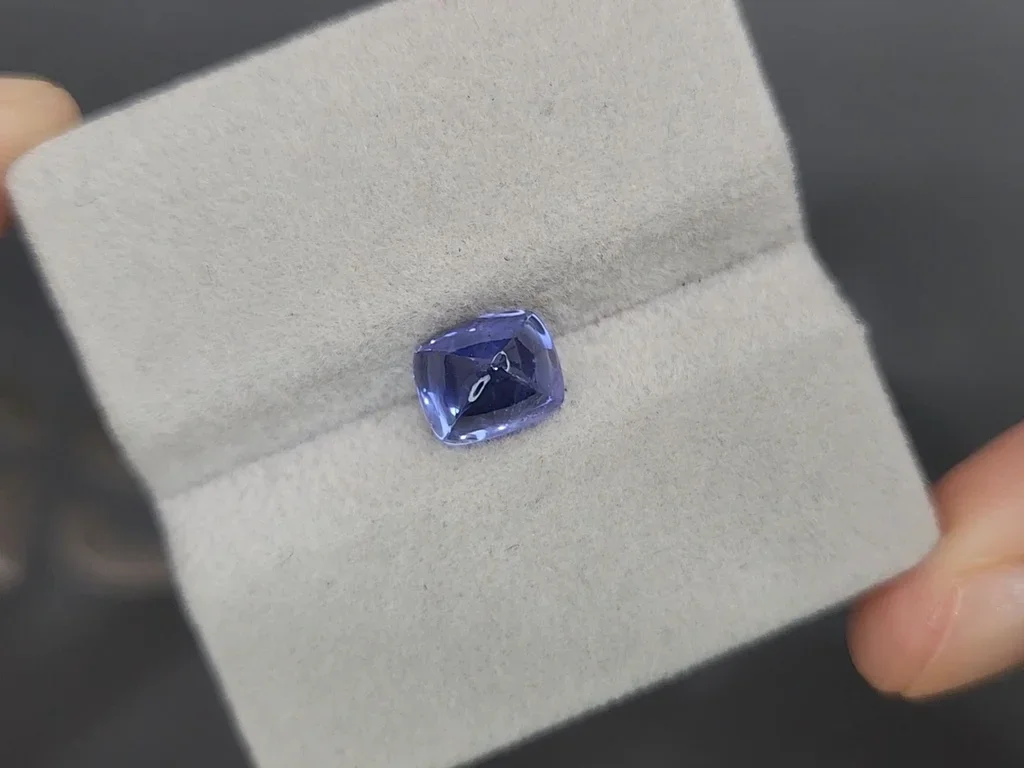 Unheated blue sapphire in sugar loaf cut 4.10 carats, Sri Lanka Image №4