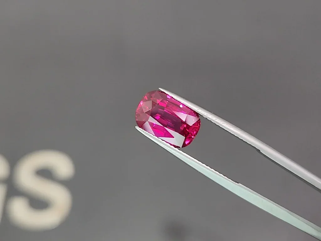 Unheated Vibrant pinkish-red ruby in cushion cut 5.20 carats, Mozambique Image №3