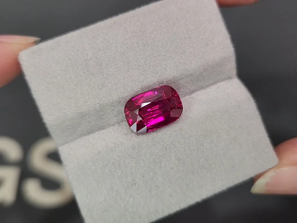 Unheated Vibrant pinkish-red ruby in cushion cut 5.20 carats, Mozambique Image №4