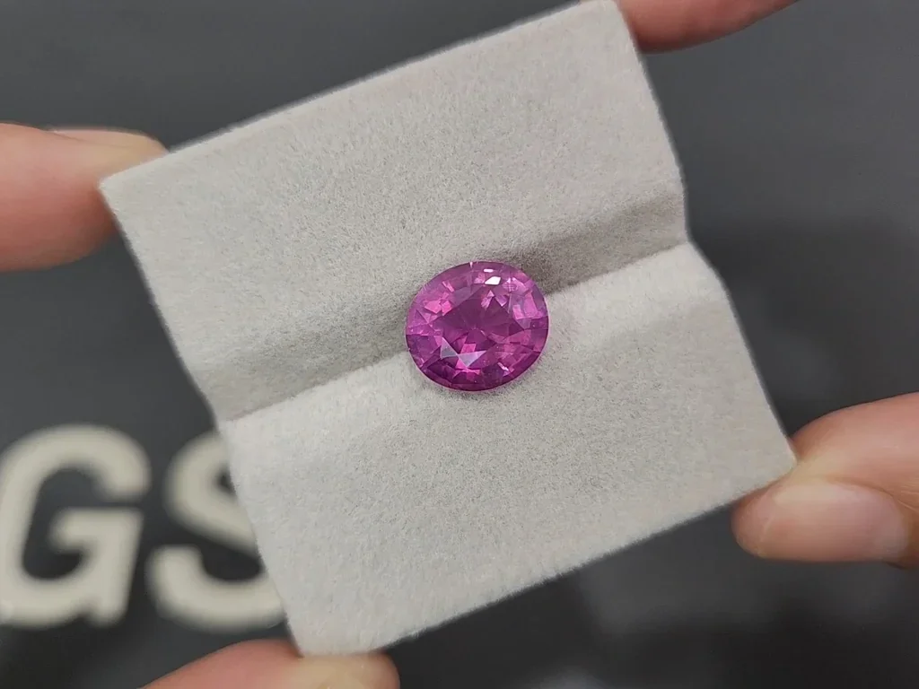 Pink spinel rutile silk effect oval cut  5.00 carats, Tanzania Image №4
