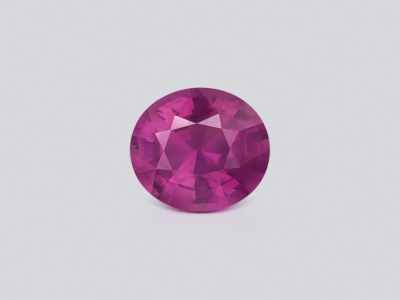 Pink spinel rutile silk effect oval cut  5.00 carats, Tanzania photo